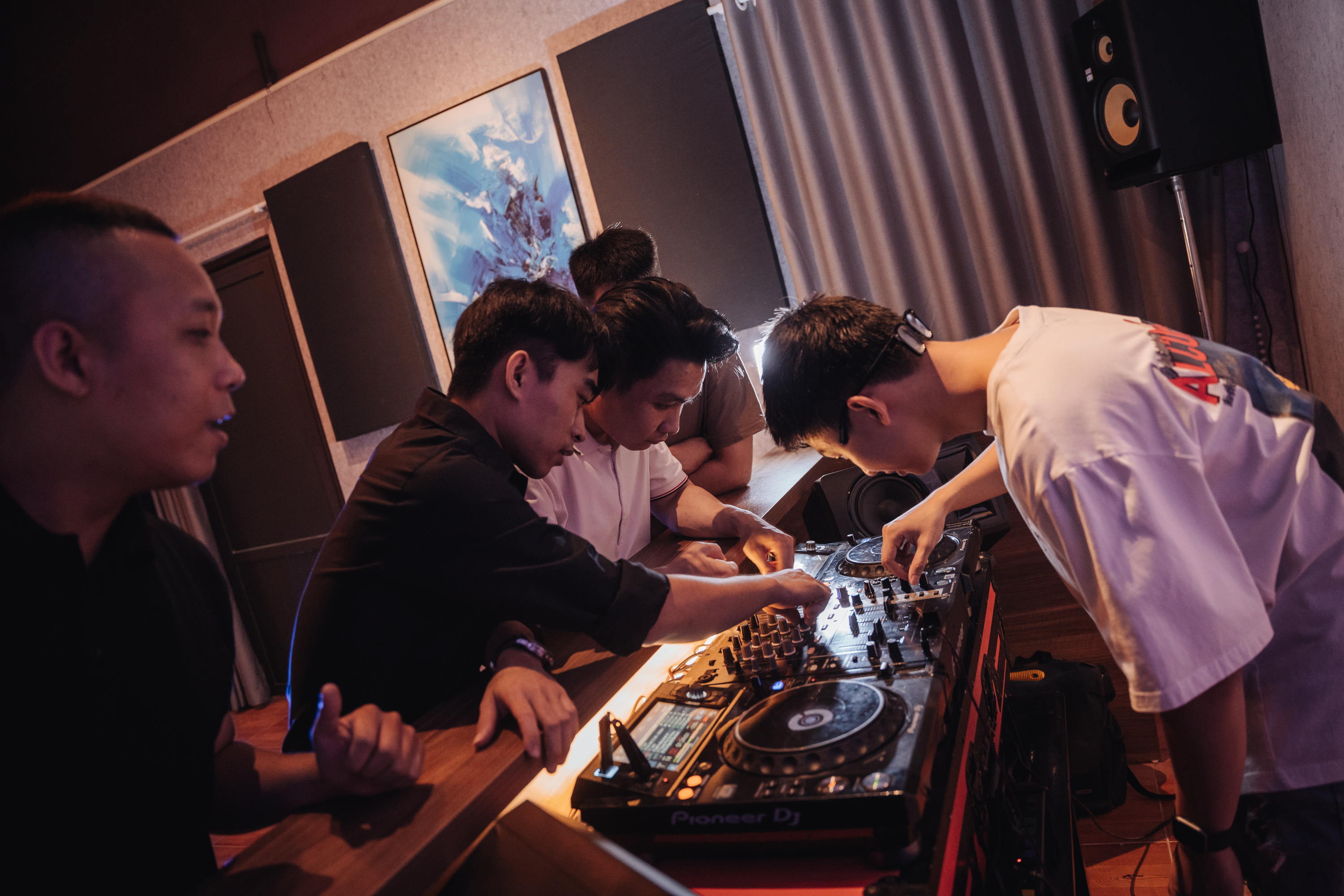 Học DJ mất bao lâu và lộ trình học DJ tại 88DNA Academy